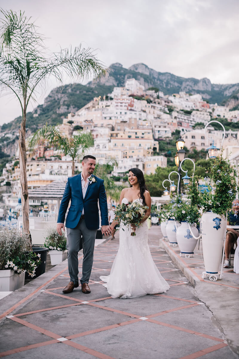 positano-wedding-couple-strolling