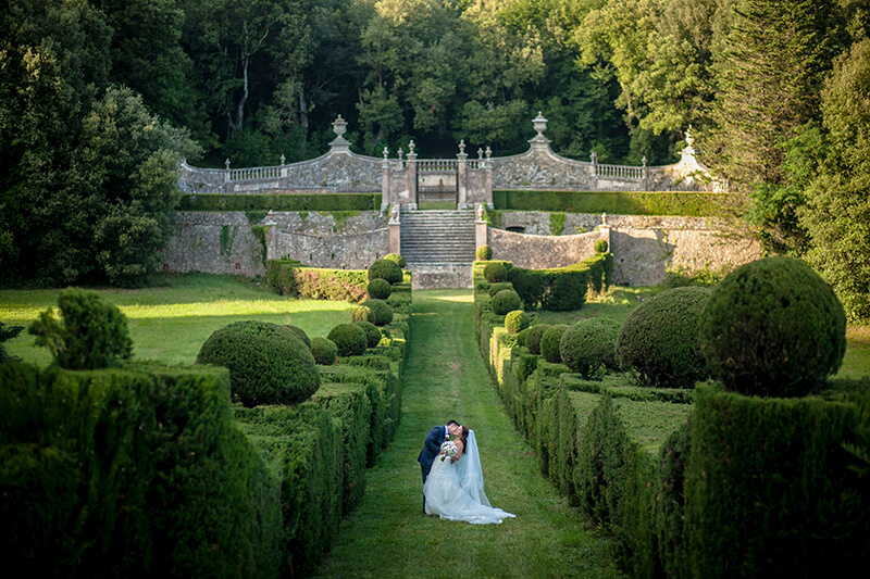 castello-di-celsa-couple