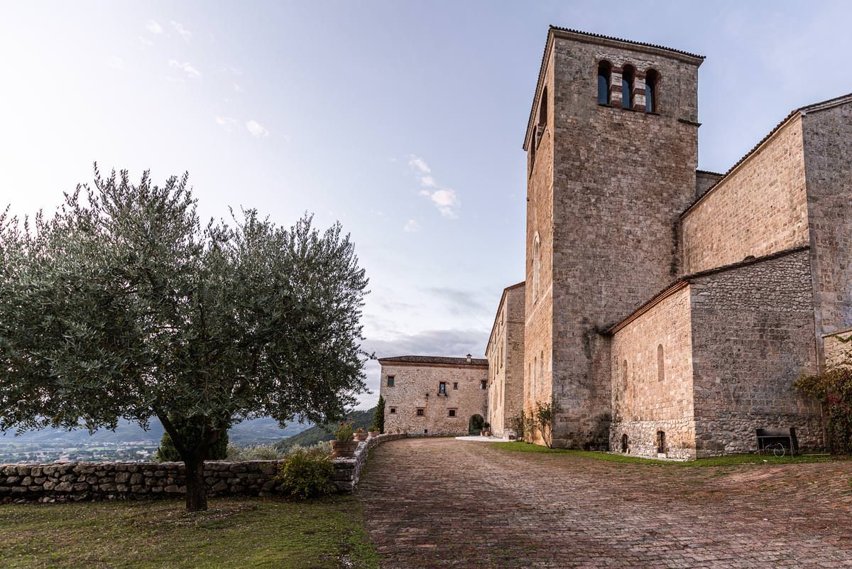 ancient-roman-abbey-wedding-venue-02