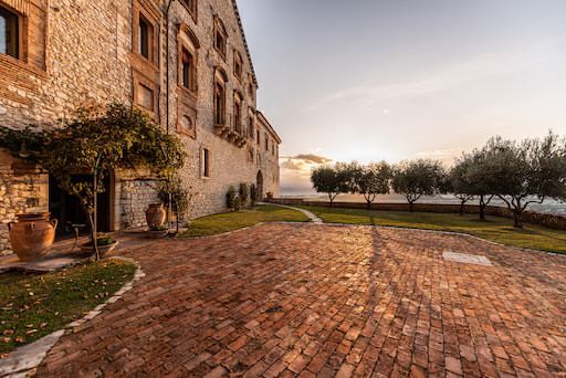 ancient-roman-abbey-wedding-venue-09